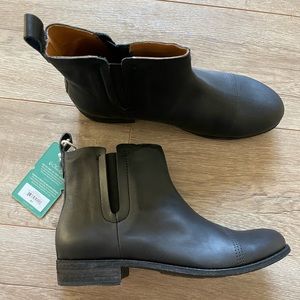 OluKai Malie leather booties